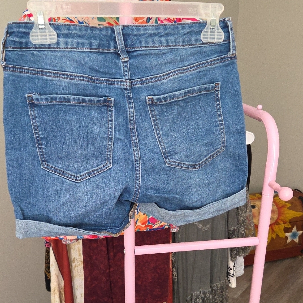 Wonderly Classic Denim Shorts - Picture 3 of 6